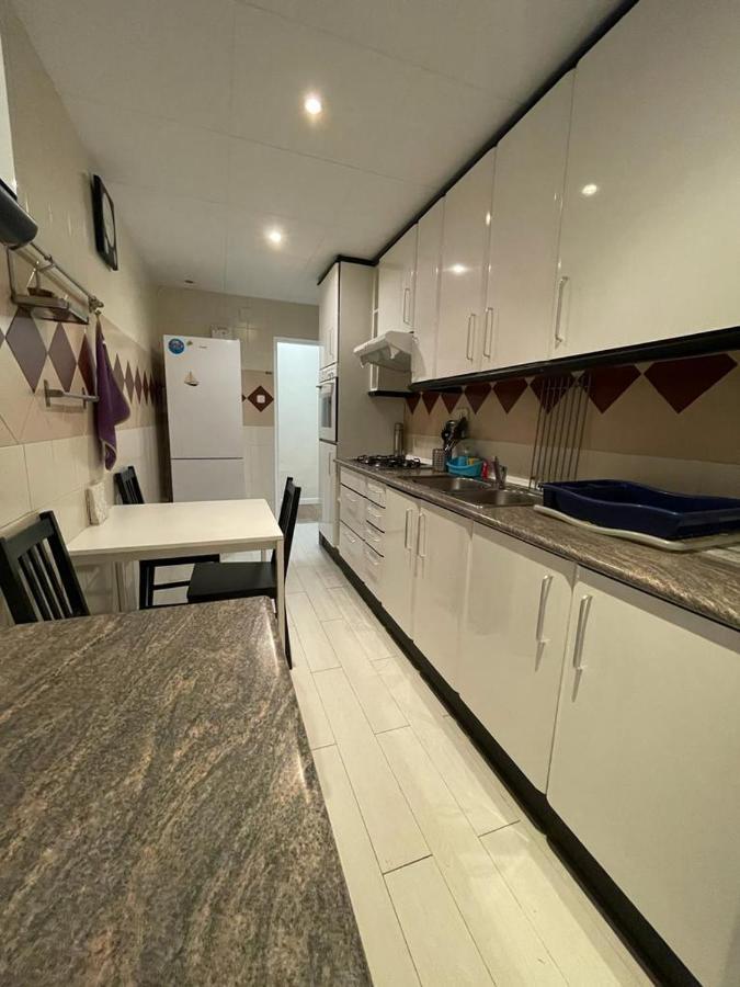 Urgel Habitaciones Barcelona Bagian luar foto