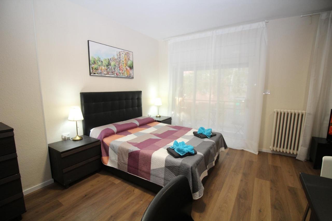 Urgel Habitaciones Barcelona Bagian luar foto