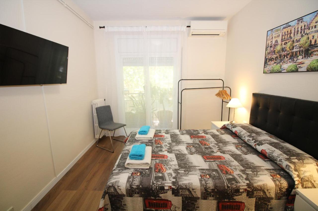 Urgel Habitaciones Barcelona Bagian luar foto