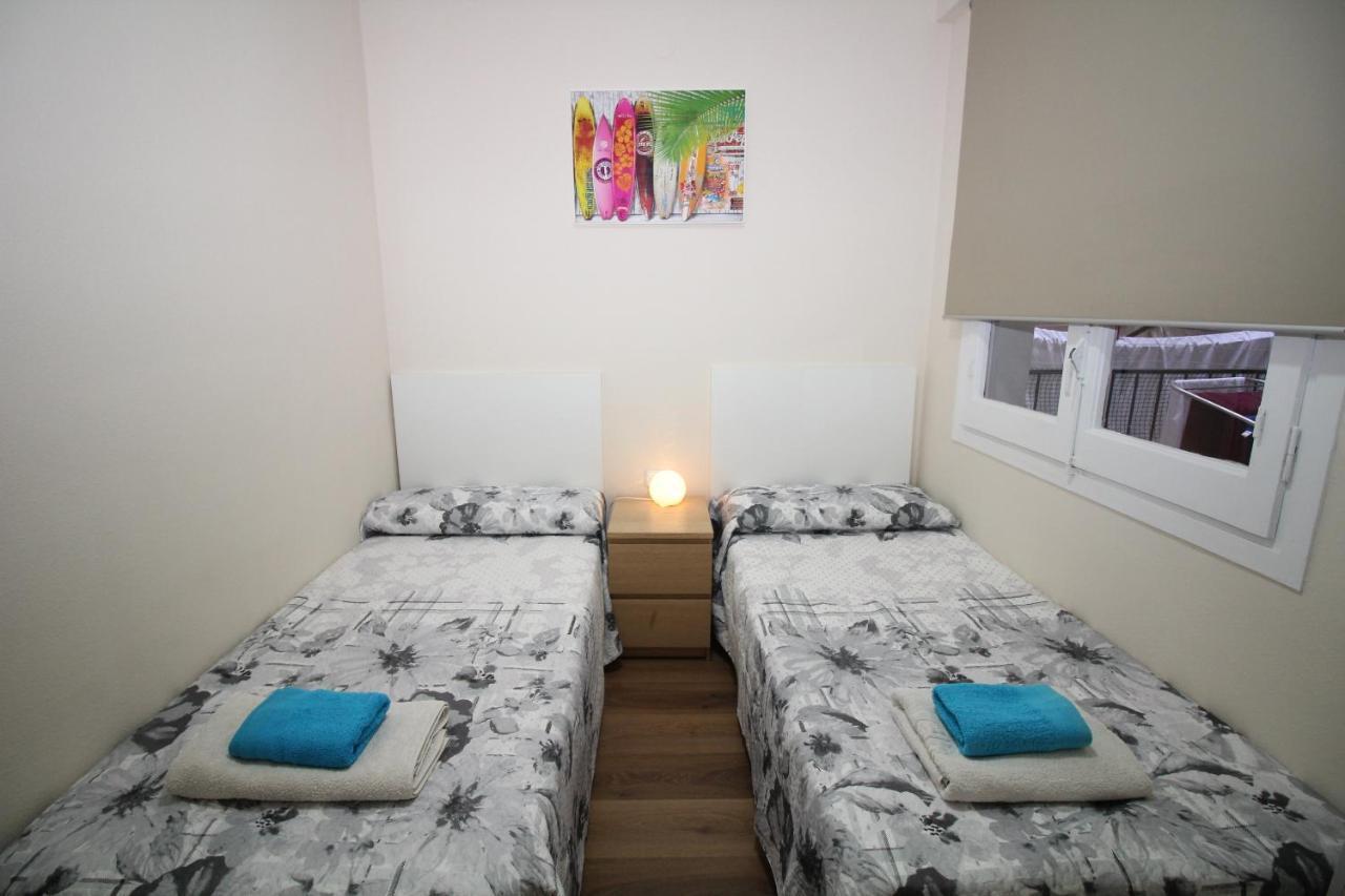Urgel Habitaciones Barcelona Bagian luar foto