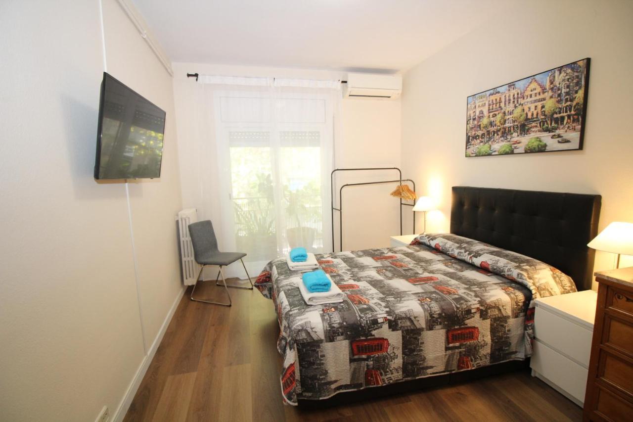 Urgel Habitaciones Barcelona Bagian luar foto