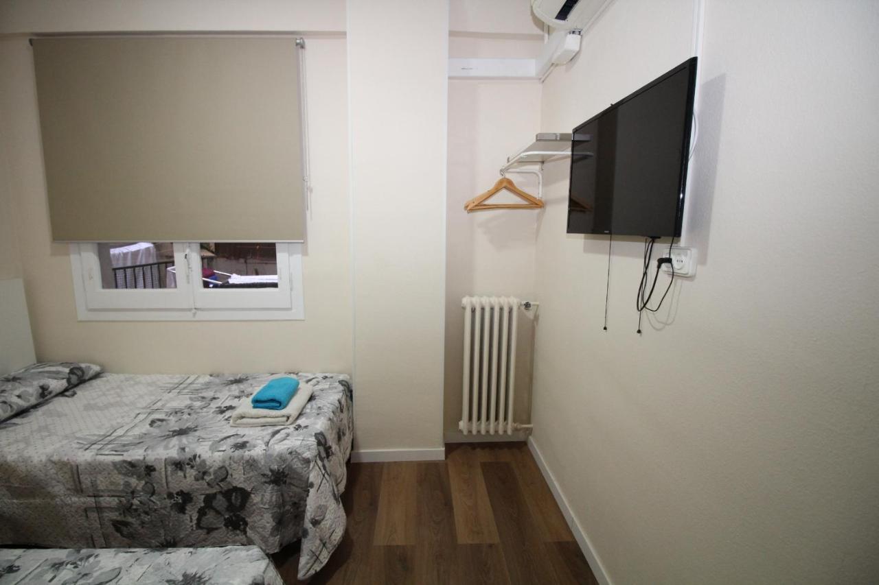 Urgel Habitaciones Barcelona Bagian luar foto