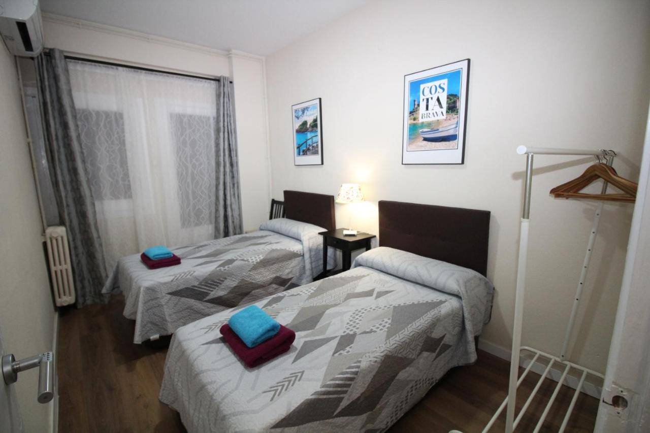 Urgel Habitaciones Barcelona Bagian luar foto